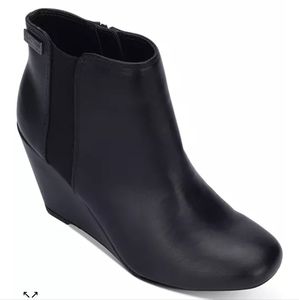 Kenneth Cole Reaction Marcy Casual Black Faux Leather Wedge Ankle Boots